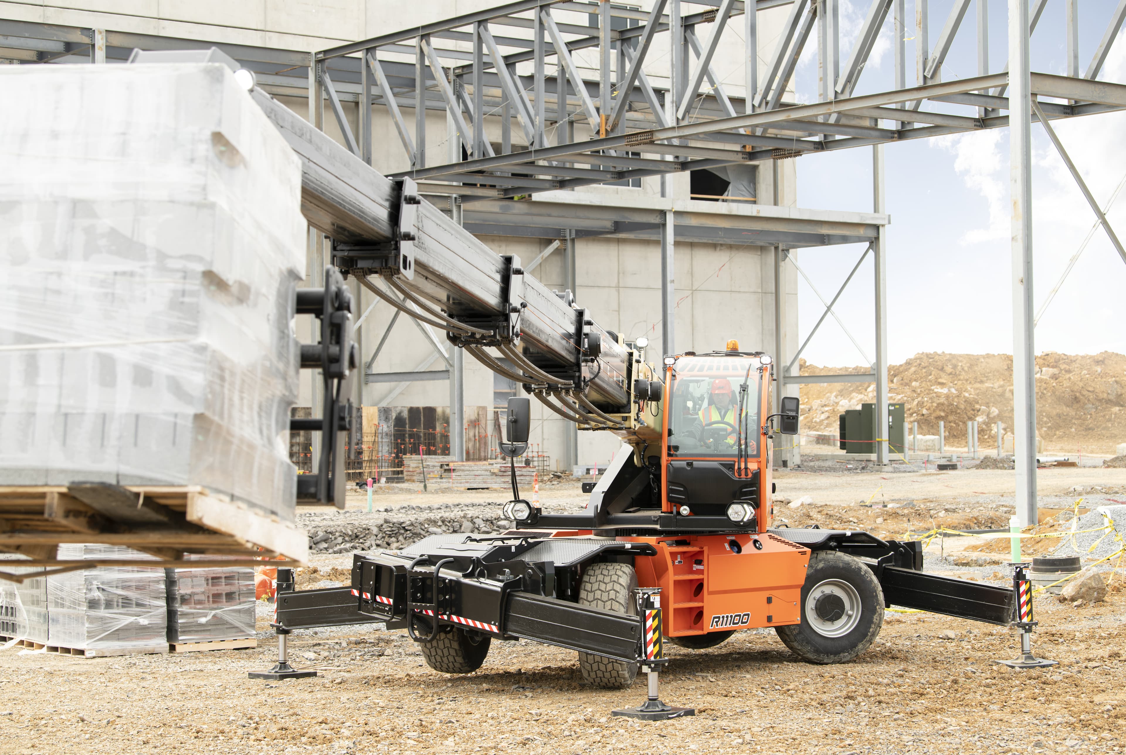 JLG_R11100-Onsite