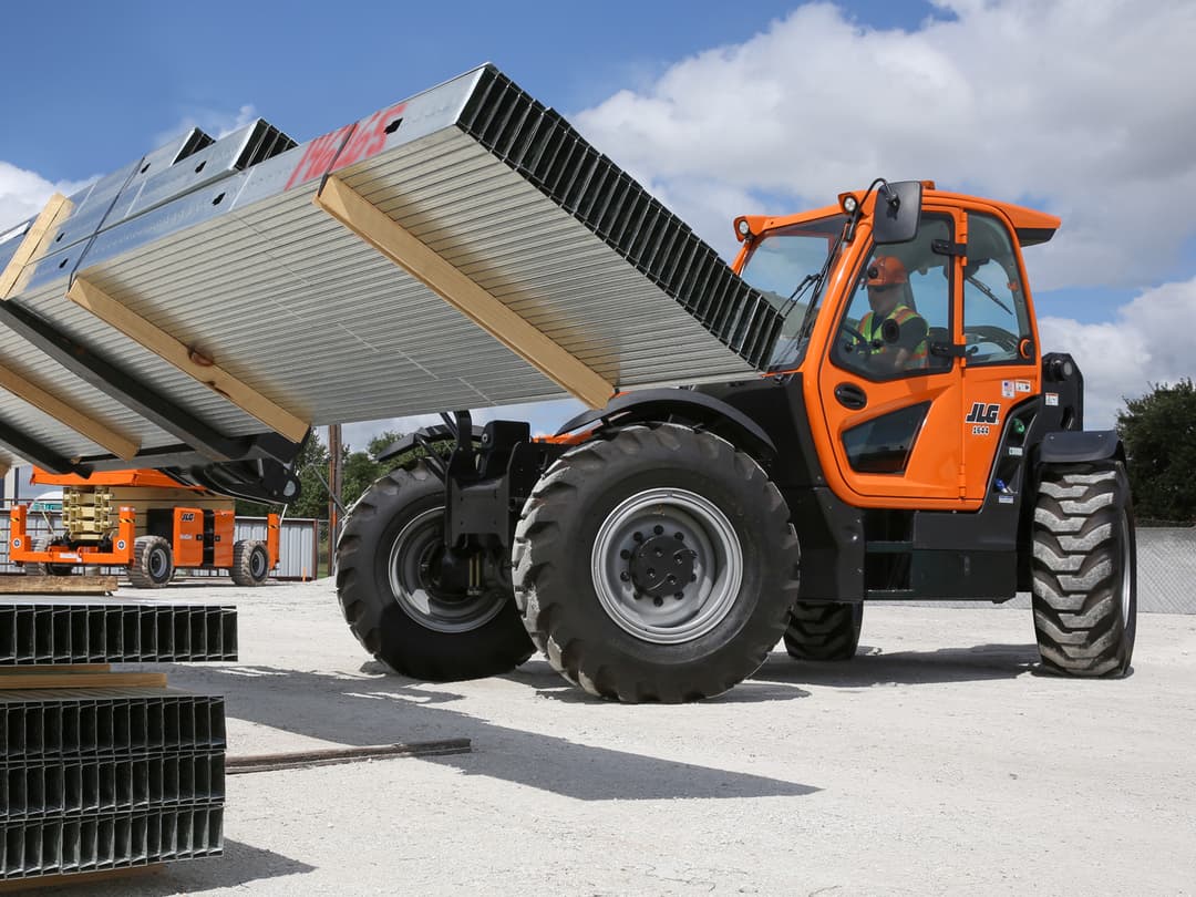 01-jlg-1644-telehandler