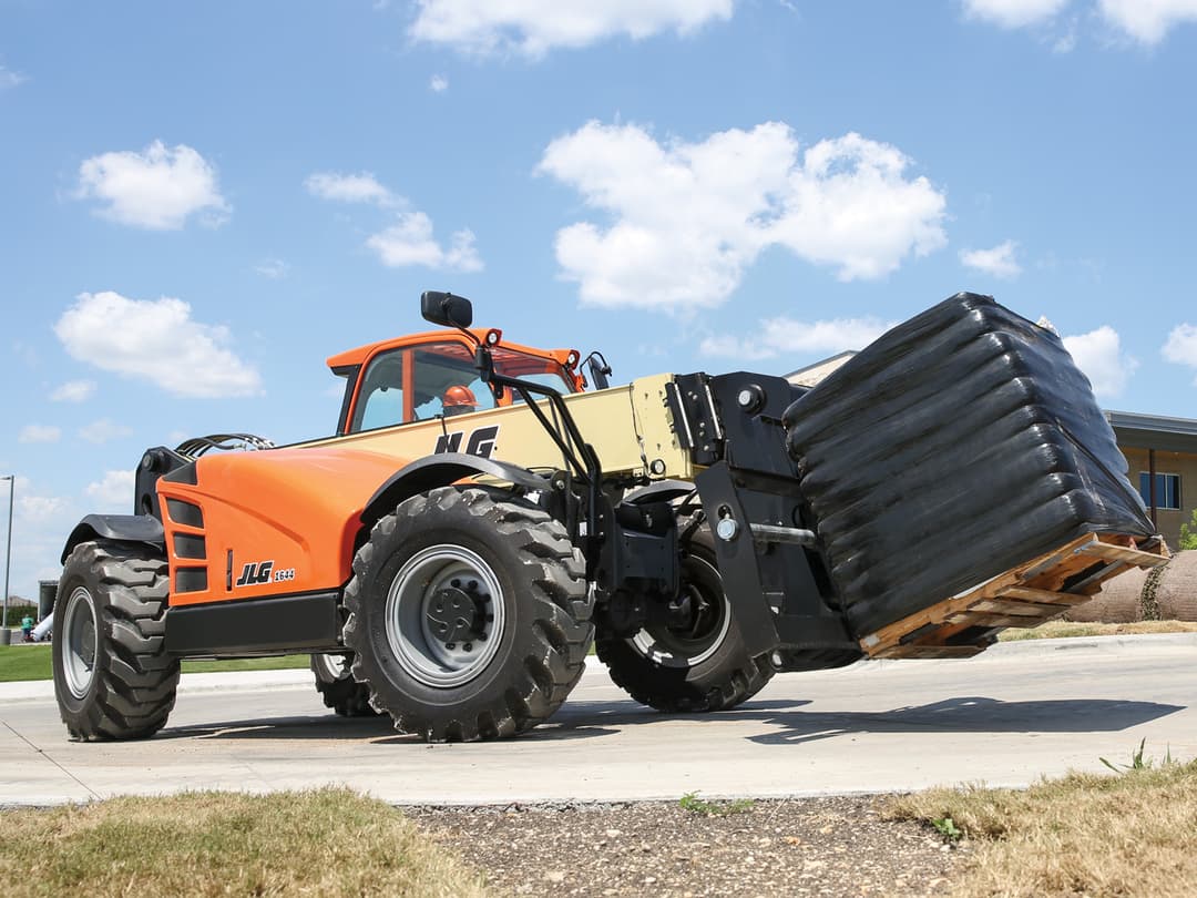 03-jlg-1644-telehandler