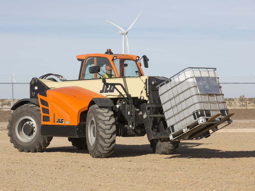 02-jlg-1732-telehandler-