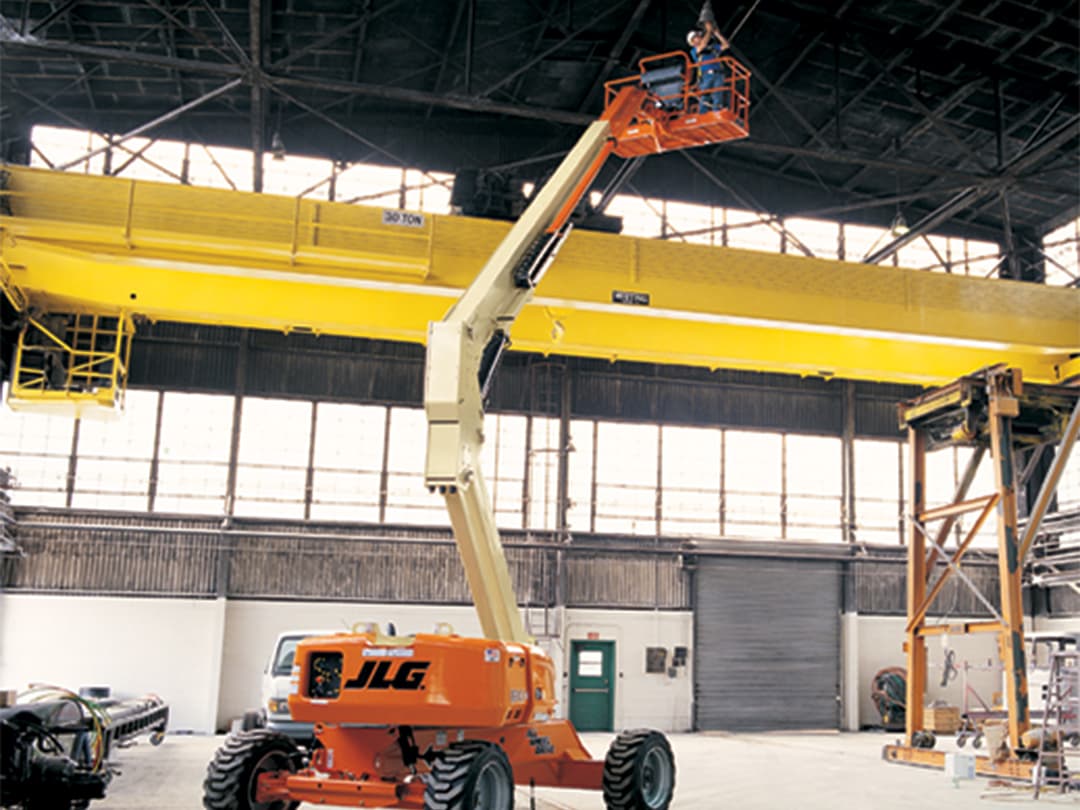 E600JP-in-Hangar