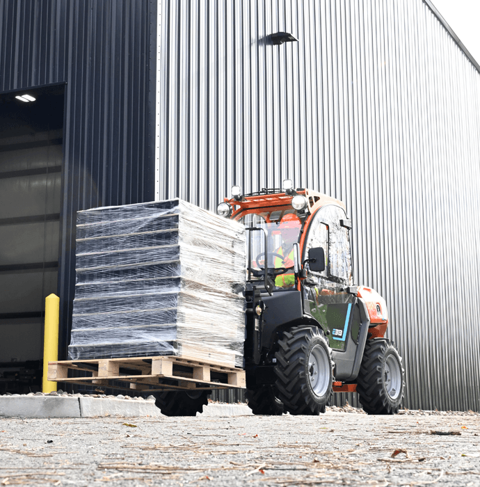 JLG-E313-066-690x700